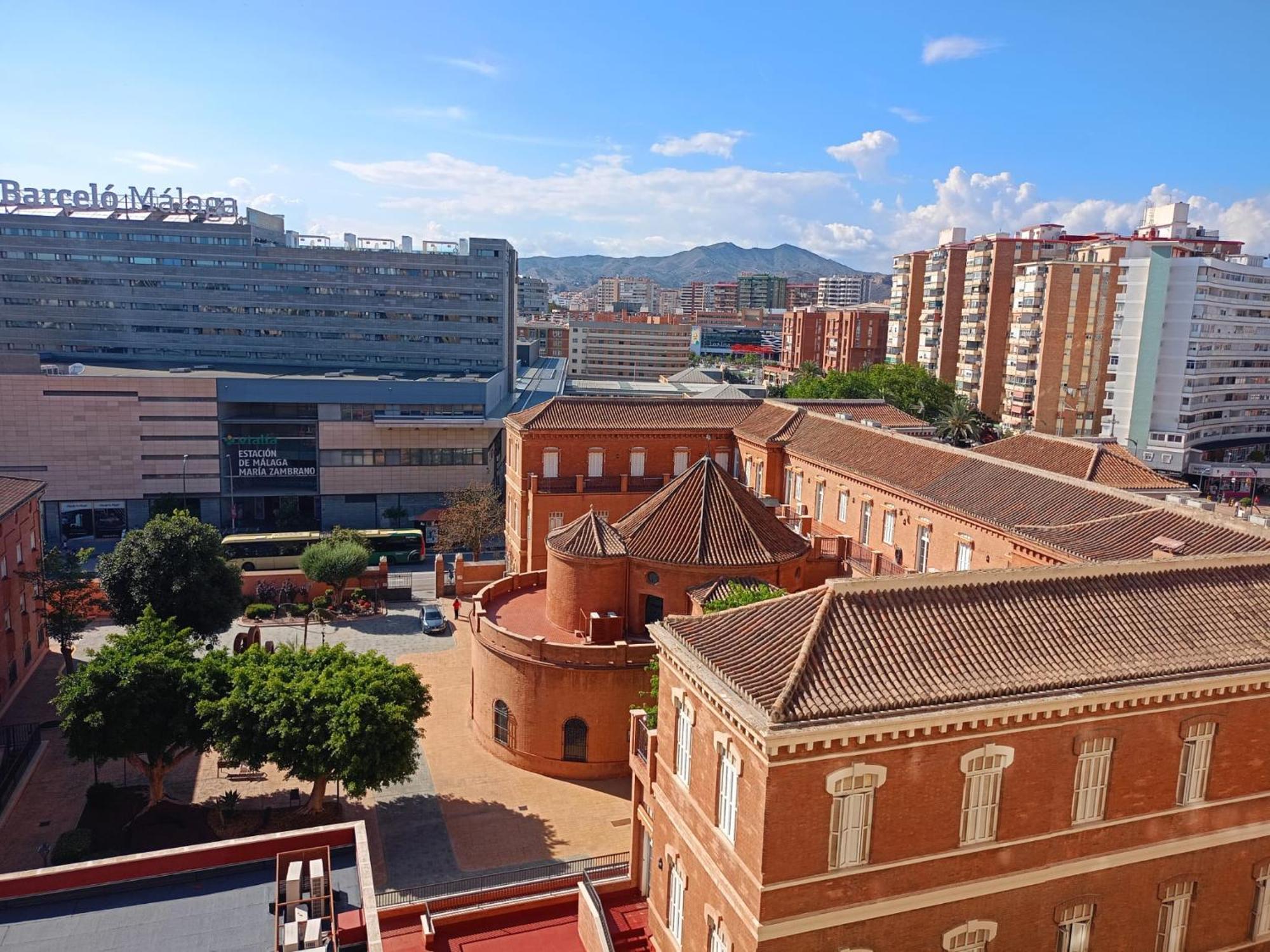 Habitacion Privada Centro Malaga Cerca Tren Maria Zambrano Y Playa Muy Buena Conexion Wifi Málaga Exterior foto